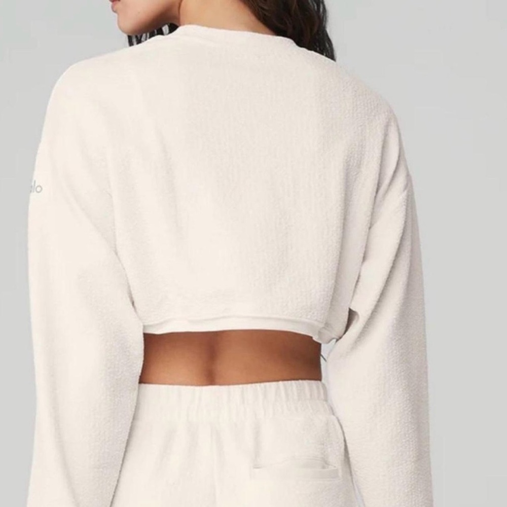 ALO YOGA Women's Cream Cropped Sweatshirt